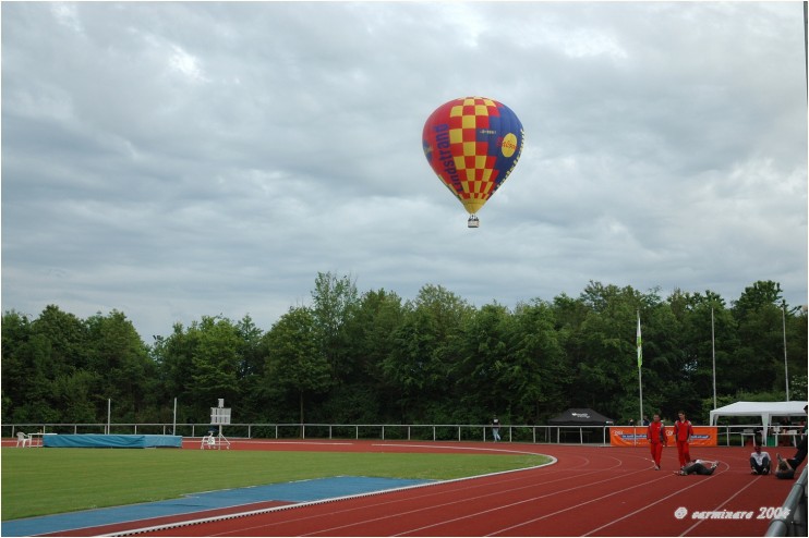 Ballon ber dem Stadion